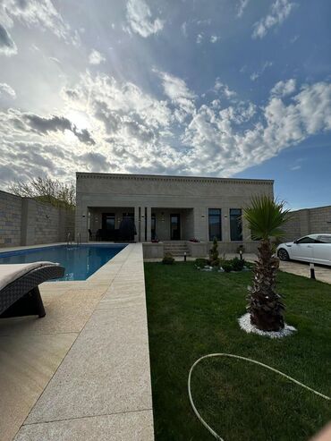 Hovuzlar: Hovuz olan həyət evi. Ərazidə istirahət üçün günəş çarpayıları, stol — 6