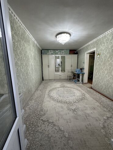 срочно продаётся 1 комнатная квартира в районе ошского рынка по улице кенсуйская: 1 комната, 30 м², Хрущевка, 3 этаж, Косметический ремонт