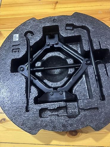 lalafo disk teker: Avtomobil krikosu və təkər açarı dəsti - Komplekt: qayçı tipli kriko — 1