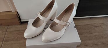 Salonke: Salonke, Catwalk, 41 na lalafo.rs Salonke: Salonke, Catwalk, 41
