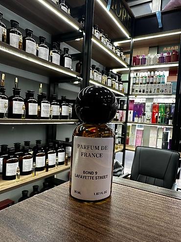 parfum vitrine: Məhsul: Niş və selektiv ətir nümunələri və kompozitları Təsvir: - — 5