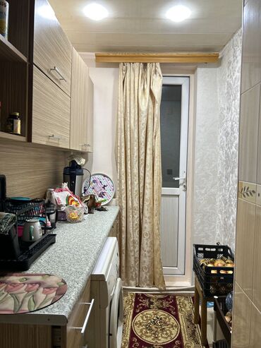 Uzunmüddətli kirayə mənzillər: Yasamal rayonund ev kiraye verilir 1. Otaq. 5/1. Təmirli. Ayilə. Ana — 5