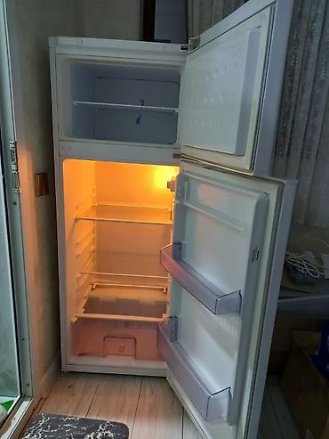 Soyuducular: İşlənmiş 2 qapılı Beko Soyuducu Satılır, rəng - Ağ, Təkərli — 3