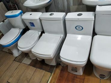 ucuz hamam: Ağ rəngli keramika tualet qabı. Tualet qabları müxtəlif formalarda və