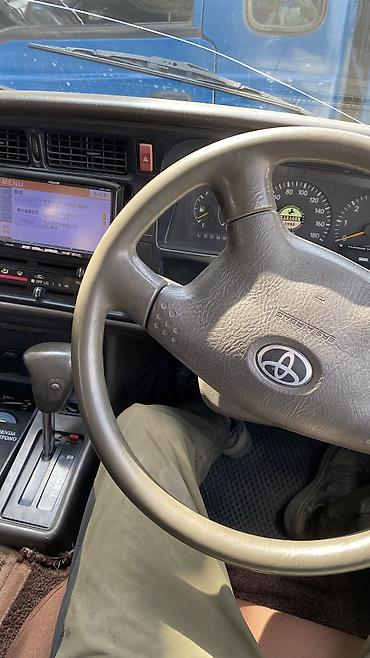 ниже: Toyota Hiace: 2002 г., Автомат, Бензин, Минивэн — 1