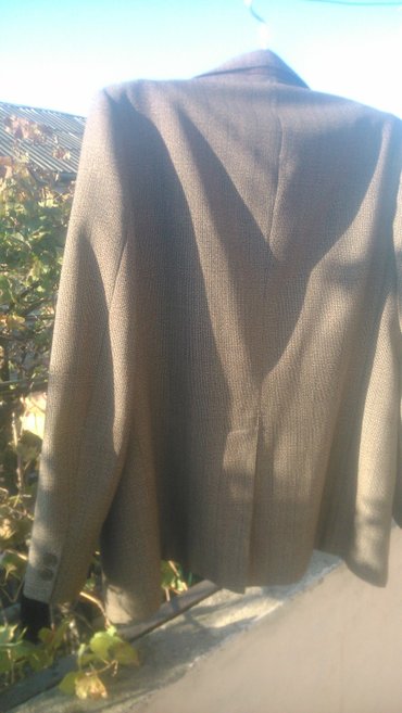 Pencəklər: Kişi üçün pencək satılır.Yaxşı vəziyyətdədir.Razmer 52.Qiyməti 15 — 4