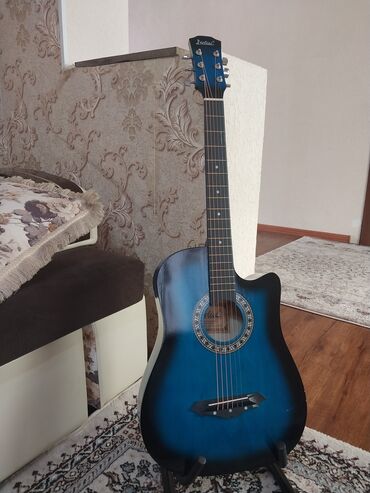 Гитары: Срочно продаётся акустическая гитара 38 размер в идеальном новом