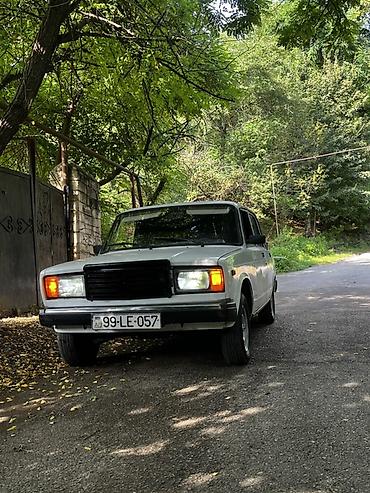 su radiatoru: VAZ 2107 avtomobili təqdim olunur. Sedan kuzova malik bu model ağ — 6