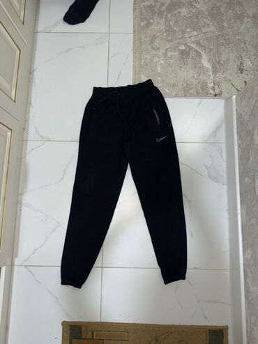 Брюки: Мужские брюки, M (EU 38), Nike, Новый, цвет - Черный, Самовывоз, Платная доставка