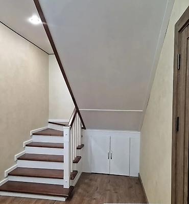 Деревянные лестницы: Деревянная лестница Для дома, Форма лестницы: Много-маршевая, Стиль: Классический — 2