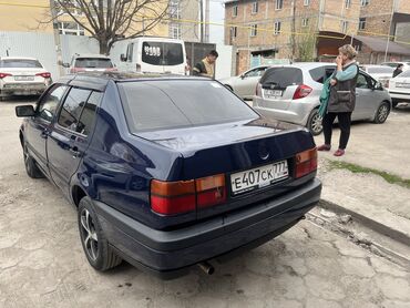 меняю на венто: Volkswagen Vento: 1992 г., 1.8 л, Механика, Бензин, Седан