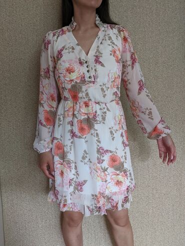 Женская одежда: Платье в цветочек, шифон, Турция, размер 38 (М). Б/у в отличном