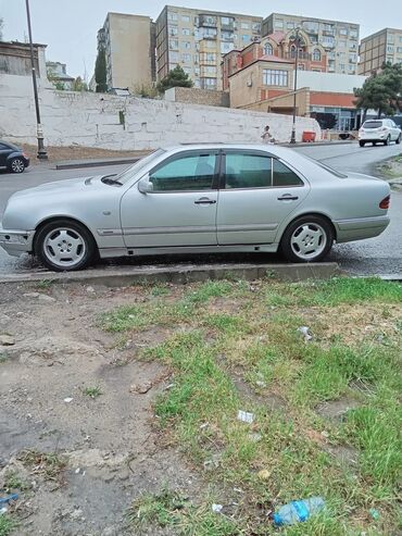 Mercedes-Benz: Mercedes-Benz 220: 2.2 l | 1998 il Sedan