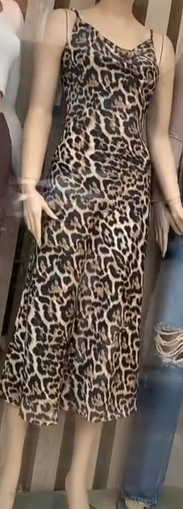 Спортивные костюмы: Leopar naxışlı qadın donu - Model: nazik qayışlı, slip tərzi - Yaxa