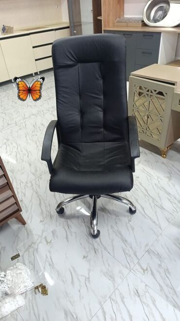 tek kreslo: Б/у, С колесиками, Рукояти не регулируются, Кожзаменитель