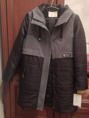 куртка женская: Женская куртка XL (EU 42), цвет - Черный