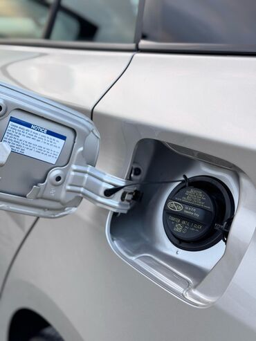 Toyota: Toyota Prius: 2018 г., Автомат, Гибрид, Седан — 2