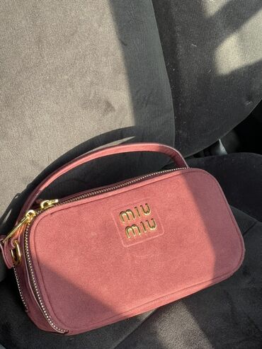 золотое кольцо бу: Сумка Miu Miu — компактная модель с короткой ручкой. - Форм-фактор