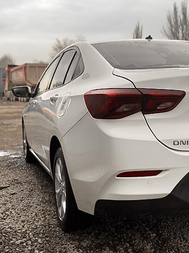 Chevrolet: Chevrolet Onix: 2020 г., 1.2 л, Бензин — 5