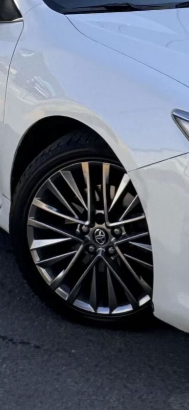 кольца на диски: Диски R 18 Toyota, 1 шт, отверстий - 5, Б/у
