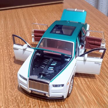 Autići: Nov metalni model automobila Rols Rojs Fantom. Pale mu se prednja i — 6