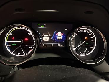 Toyota: Toyota Camry: 2018 г., Гибрид, Седан — 7