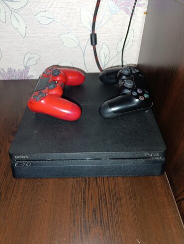 купить диски на sony playstation 4: Игровая консоль Sony PlayStation 4 черного цвета в комплекте с двумя