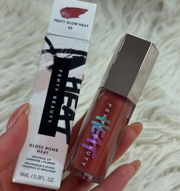 туалетная, парфюмированная вода: Блеск для губ, Золотой, Новый, Платная доставка, Доставка в районы