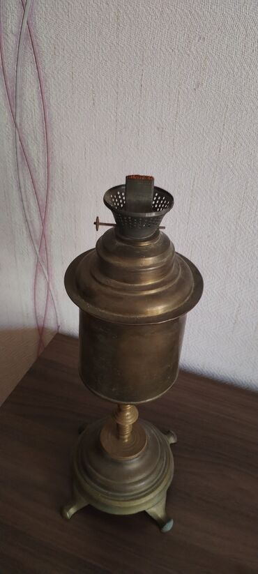 вазы для цветов: Məhsul: Antik kerosin lampası (məsə-lampa) Təsvir: - Material