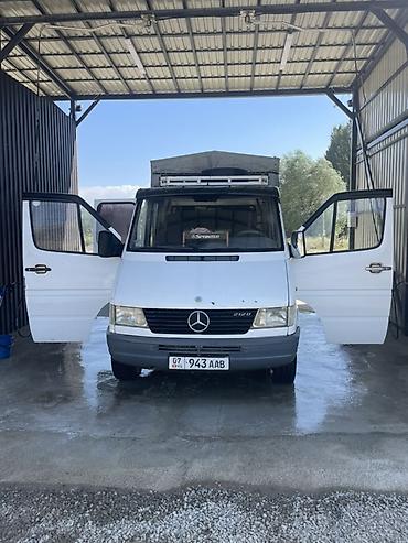 transporter multivan: Грузовой фургон Mercedes‑Benz Sprinter 210D (двухрядная кабина — 4