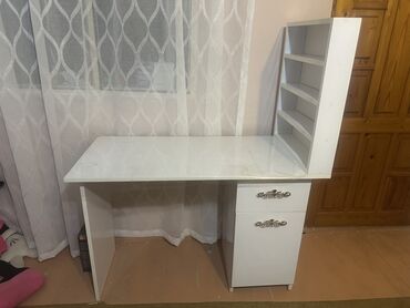 инверсионный стол: Ag rengli dırnaq masası tezedır