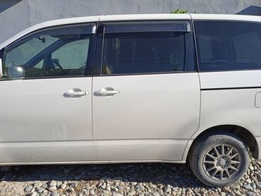 toyota town ace noah: Toyota Noah: 2003 г., 2 л, Автомат, Бензин, Минивэн