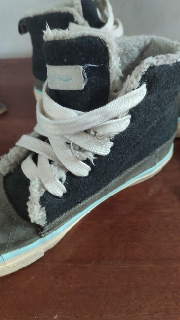 лининг зимняя обувь: Кеды li-ning демисезонные. размер 36,5. б/у. состояние нормальное