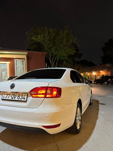 Volkswagen: Volkswagen Jetta: 0.2 l | 2012 il Sedan — 5