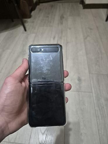 Samsung: Samsung Z Flip, Б/у, 256 ГБ, цвет - Черный, 1 SIM, eSIM — 5