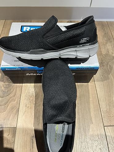 Kişi ayaqqabıları: Original Skechers slip-on kişi ayaqqabısı. Cəmi 1 dəfə geyinilib. Ölçü — 2
