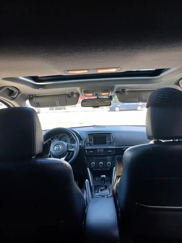 Mazda: Mazda CX-5, ağ rəngli kompakt krossover. Əsas xüsusiyyətlər: - Geniş — 9