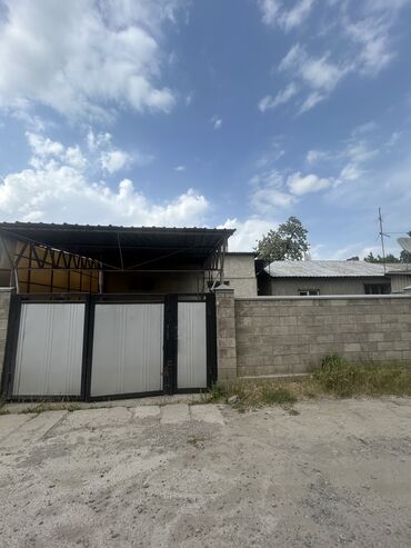 дом в кордае: Барачный, 97 м², 3 комнаты, Агентство недвижимости, Косметический ремонт