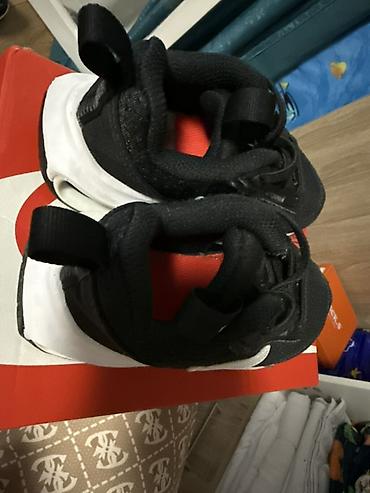 zara trenirke za djecake: Nike dečije patike – crno/belo vel 26 - Model: sportske patike sa — 3
