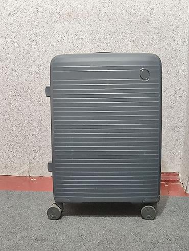 Чемоданы: Чемодан, Б/у, Материал: Пластик, Средний (40 - 70 л), На колесах — 12