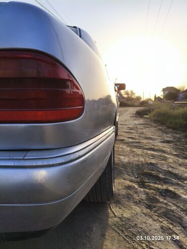 Mercedes-Benz: Mercedes-Benz E-Class: 2.3 l | 1995 il Sedan — 12