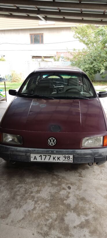 срочно продаю пассат: Volkswagen Passat: 1989 г., 1.8 л, Механика, Бензин, Универсал