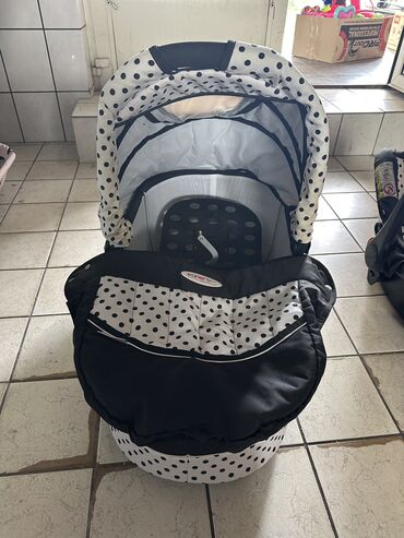 Kolica za bebe: Prodajem kolica za bebu. Kolica su kao nova. Sve je funkcionalno — 27