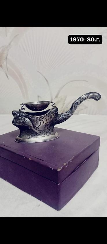plastik qutu: Gümüş çay süzgəci – 900 prob, 1970–1980-ci illər - Material: 900 prob — 3