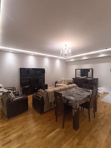 kirayə ev 2024: Mənzildə geniş studio tipli zal-mətbəx Neftciler Ⓜ️su,metroya 3 deg — 6