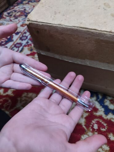 Канцтовары: Ручка со стилусом 
 и янтарём из Калининграда