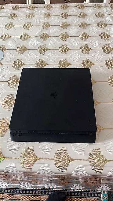 kohne televizor: Sony PlayStation 4 Slim oyun konsolu – 2 ədəd DualShock 4 idarəetmə — 2