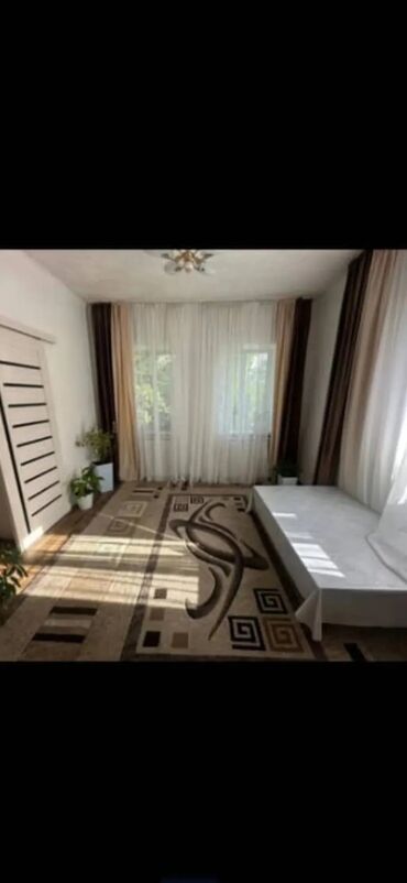 дом долгосрочная аренда: 70 м², 4 комнаты, Парковка, Забор, огорожен