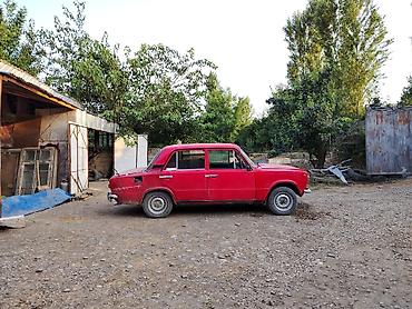 ВАЗ (ЛАДА): VAZ 2101, qırmızı rəng, sedan kuzov, 4 qapı. Xüsusiyyətlər: - Arxa — 2
