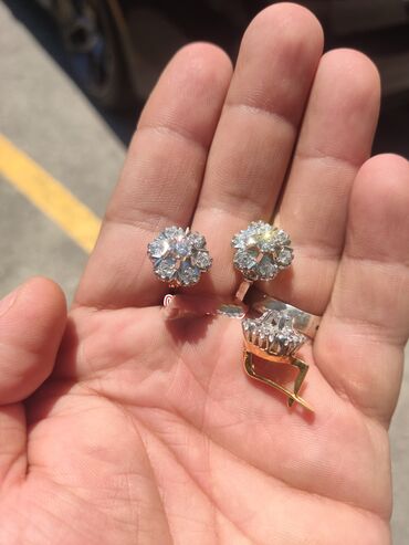 Zərgərlik dəstləri: Dəstə daxildir: Üzük, Sırğa, Gümüş, 925 Əyar — 10